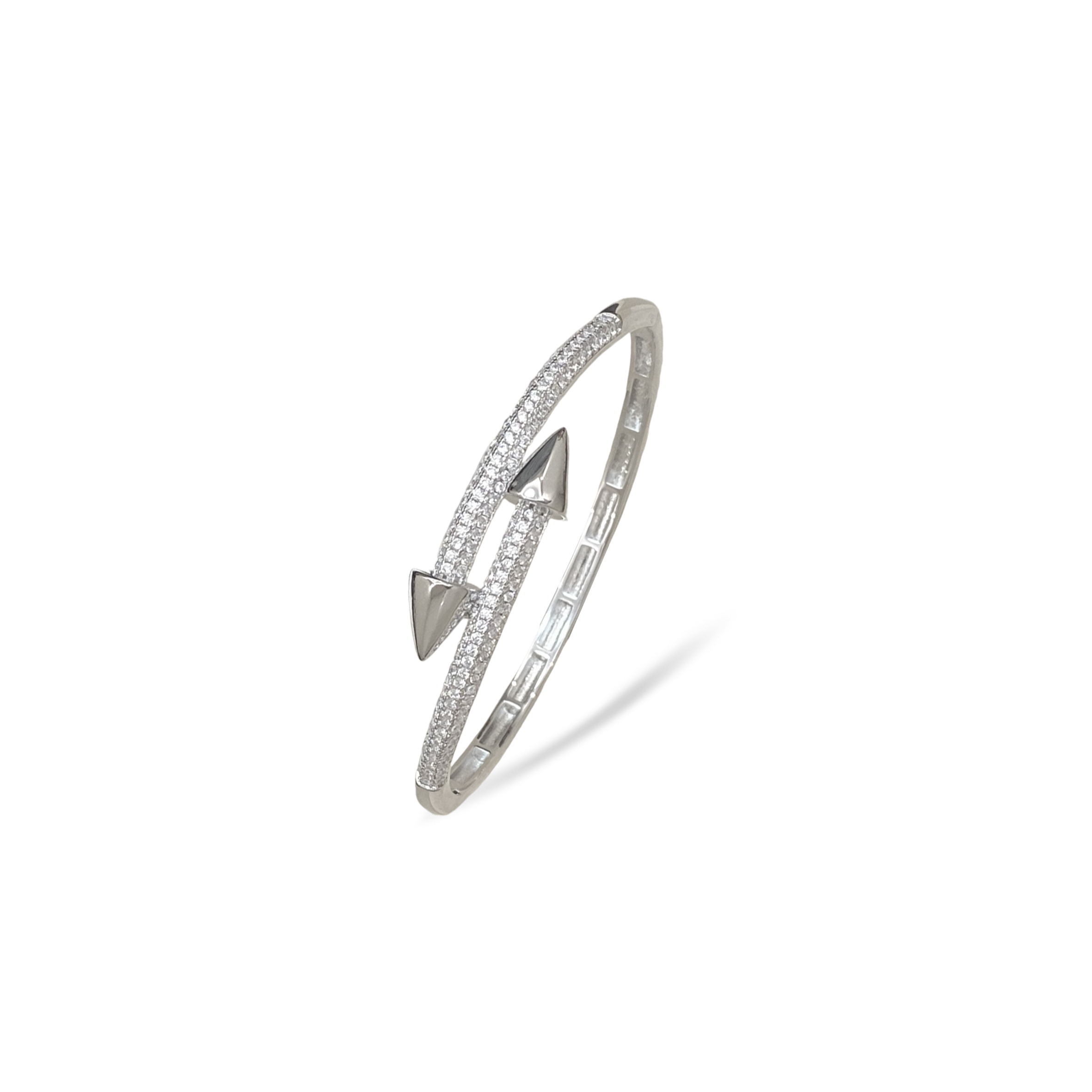 ca*t1er D1am0nd-encrusted arrow bracelet